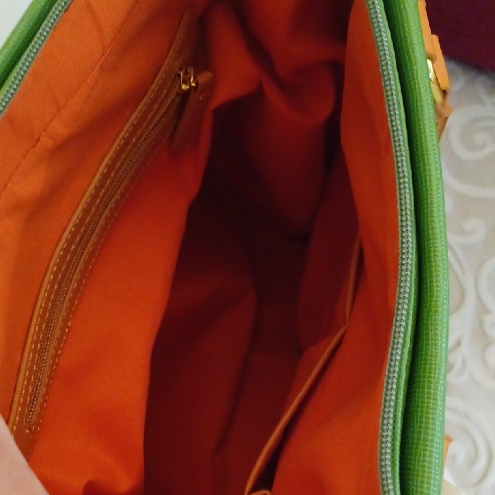 Adrienne Vittadini Green and Tan Tote Bag - Picture 7 of 14